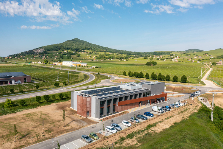 Tájra fordított figyelem – elkészült Villány legújabb szállodája