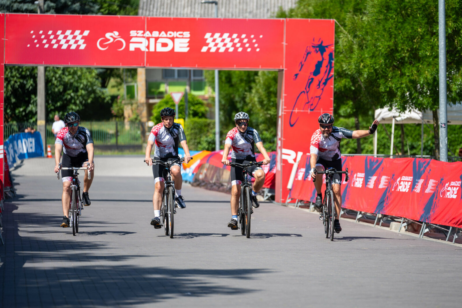 Pályacsúcs az ország legnagyobb amatőr kerékpáros csapatversenyén – a SZABADICS élen jár a sport támogatásában