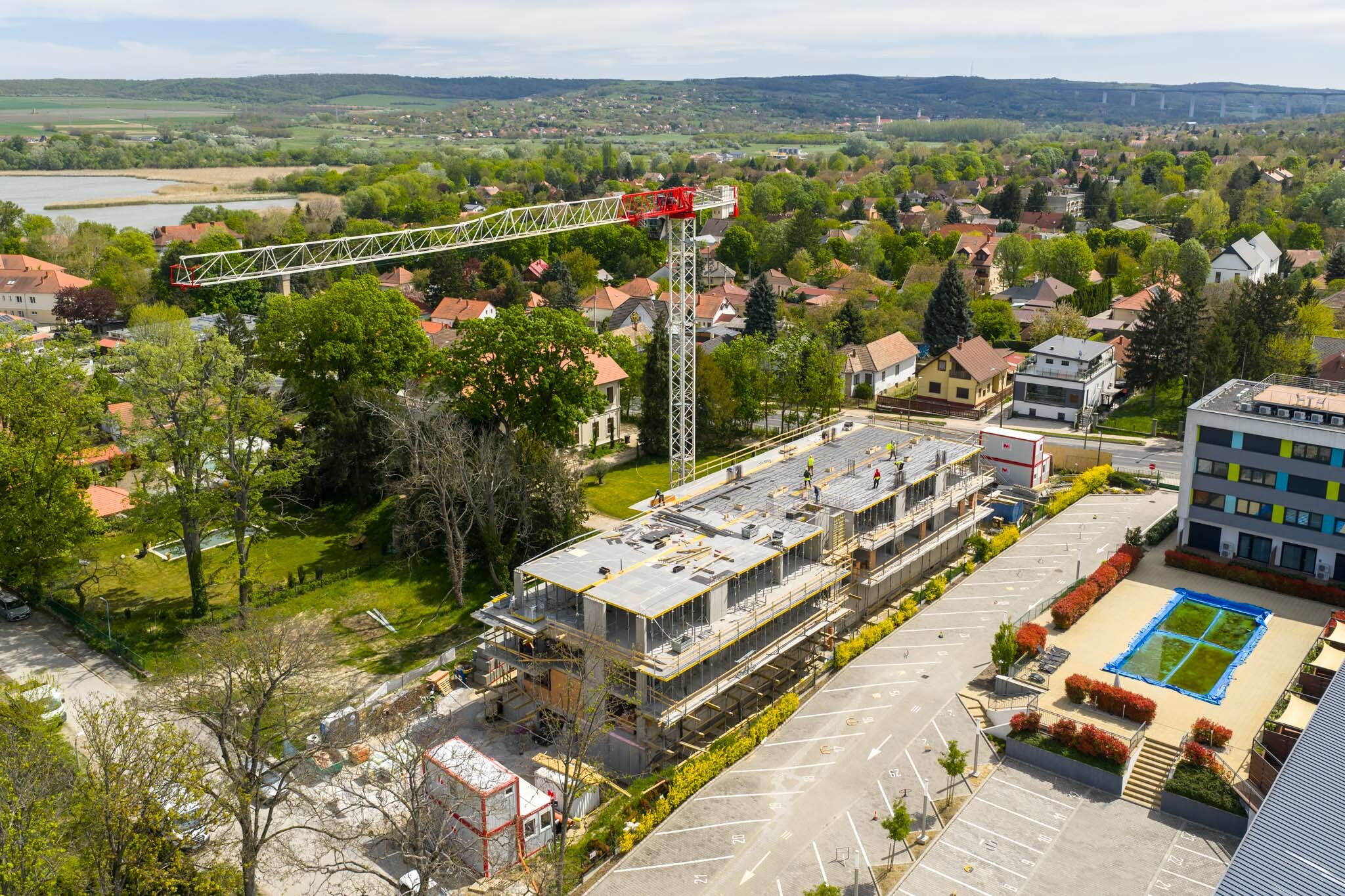 Tetőteraszos lakások épülnek finn szaunával Balatonföldváron